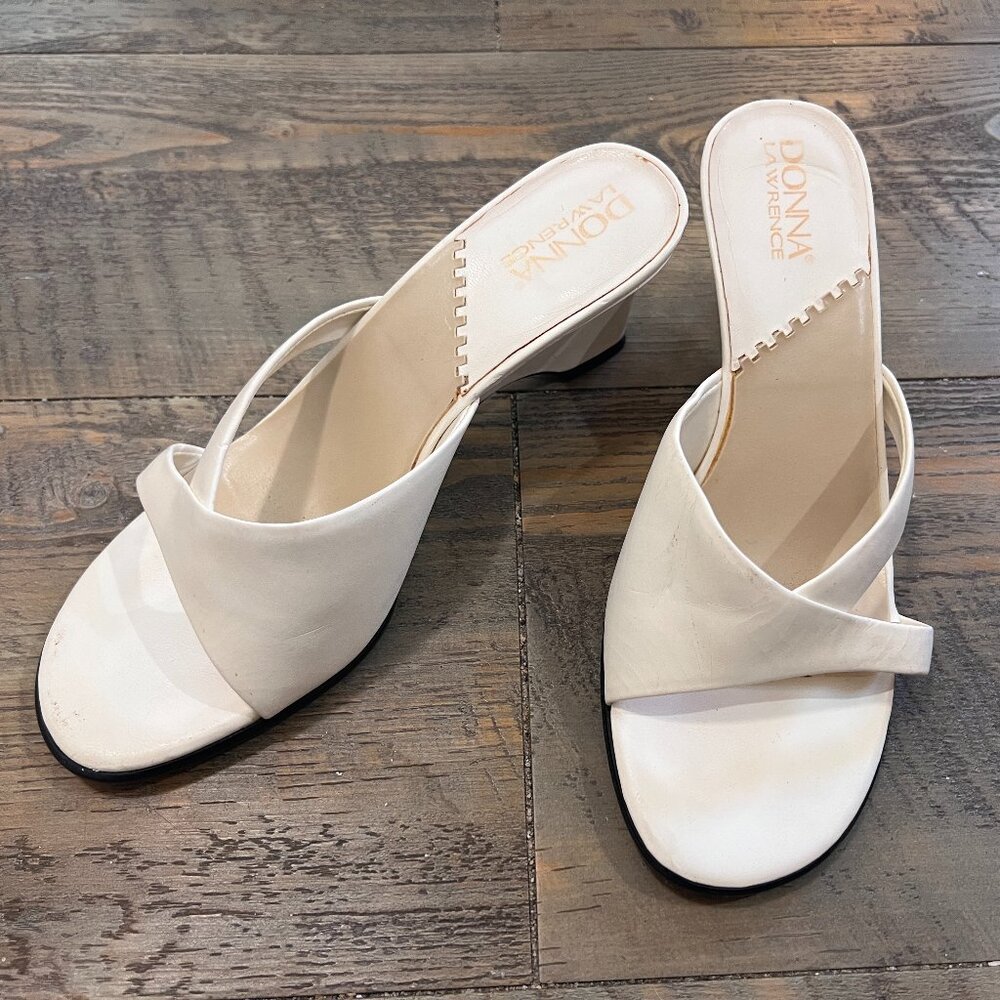 Donna Lawrence Queen Cream/Ivory Pumps Size 6.5" 2.5" Heel